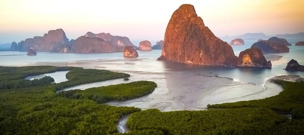 Panorama sur le parc marin de la baie de Phang Nga dans le sud de la Thaïlande