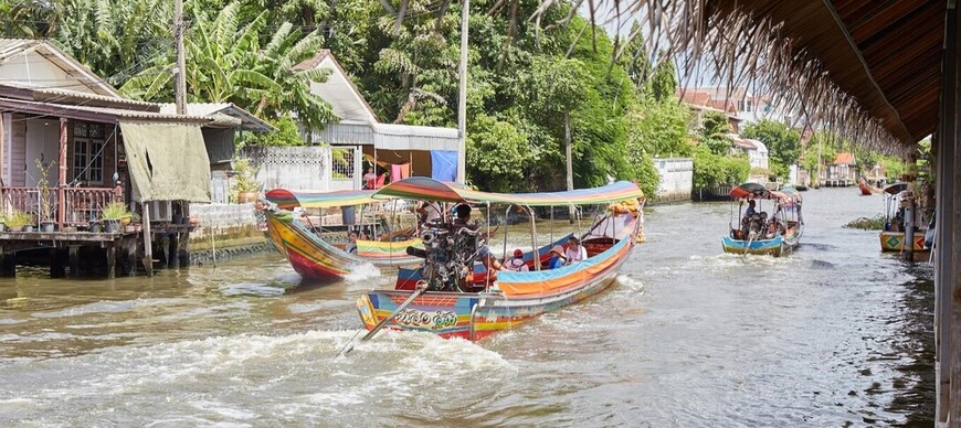 Incontournable excursion en bateau longtail dans les khlongs de Thonburi à Bangkok