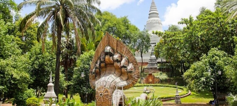 Le temple de Wat Phnom et ses jardins qui a donné son nom à la ville capitale du Cambodge