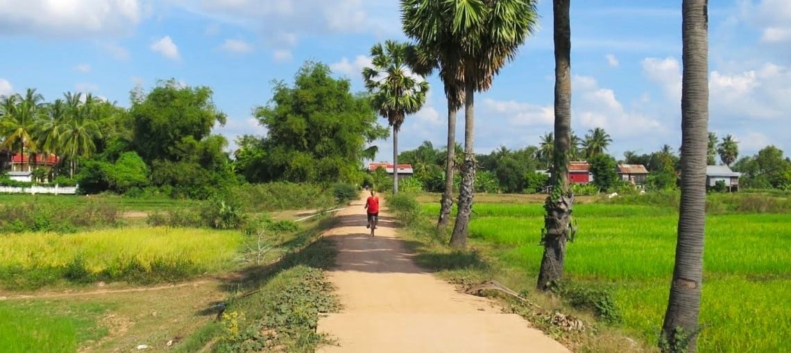 Balade à vélo pour découvrir l'île de Koh Trong séparée de la ville de Kratie par le Mékong