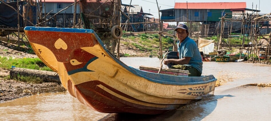 Découverte en bateau à moteur de la vie des villages lacustres du lac Tonlé Sap