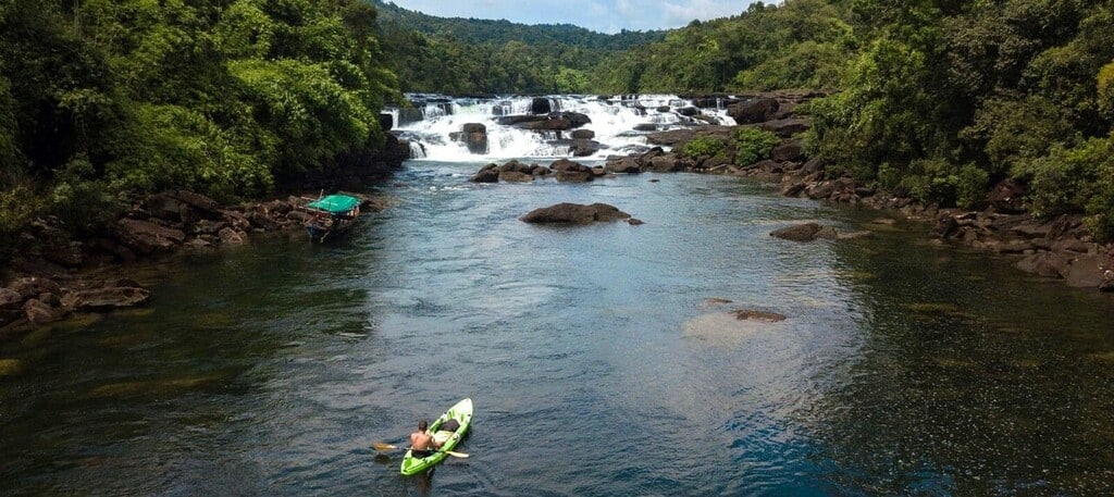 Excursion en kayak dans les cascades des Cardamomes