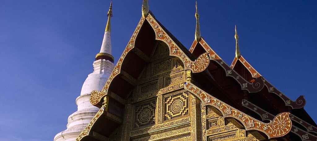Un temple de Chiang Maï à l'architecture Lanna typique du nord de la Thaïlande