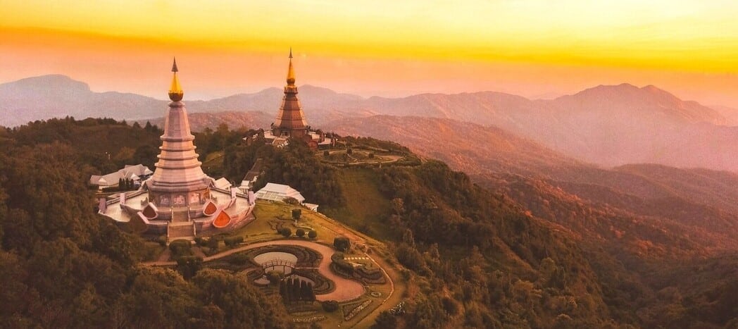 Pagodes aux influences birmanes au sommet du mont Inthanon le toit de la Thaïlande