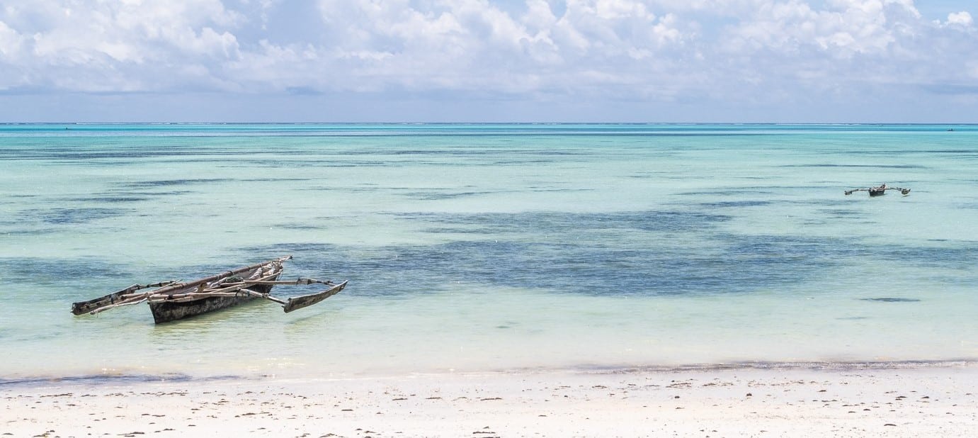 Lagon et sable blanc de la côte sud-est de Zanzibar