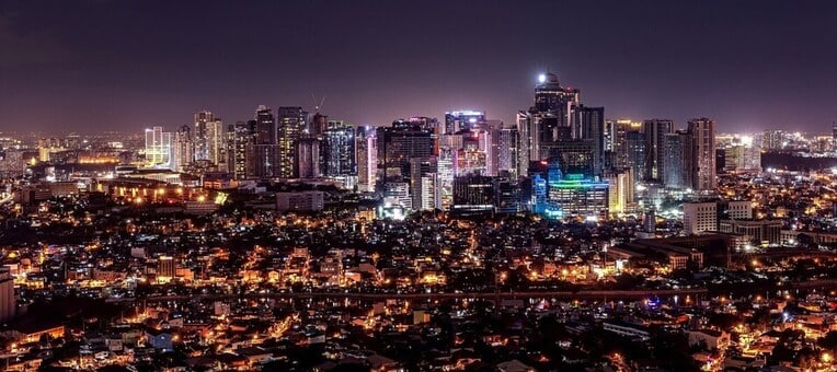 Skyline de Manille la nuit