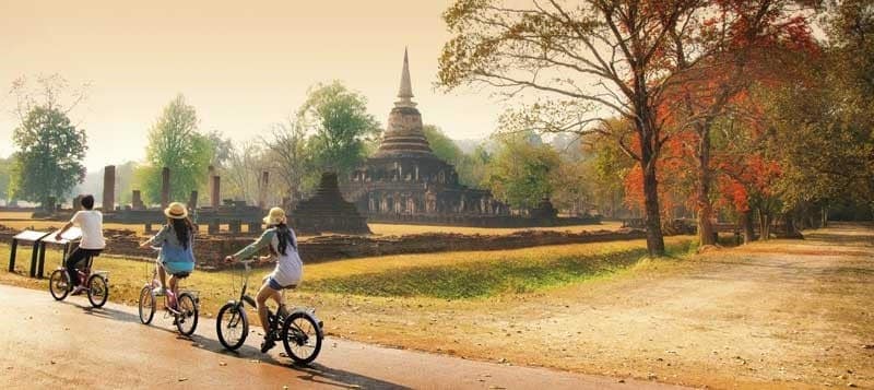 Balade à velo pour visiter le site historique de Sukhothai