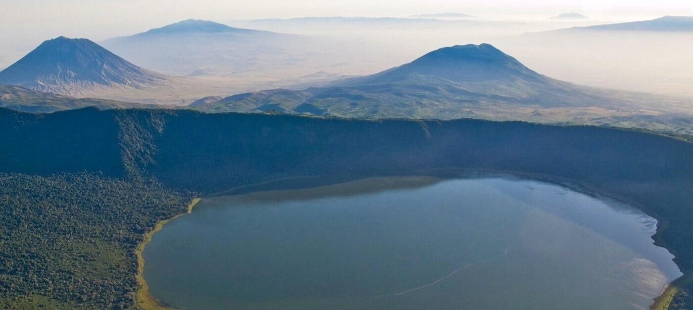 Panorama sur les volcans de l'est du Ngorongoro en Tanzanie