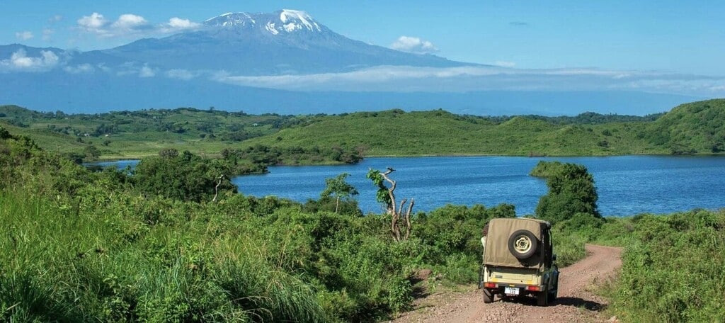 Safari en 4X4 dans le parc d'Arusha avec vue sur le Kilimandjaro