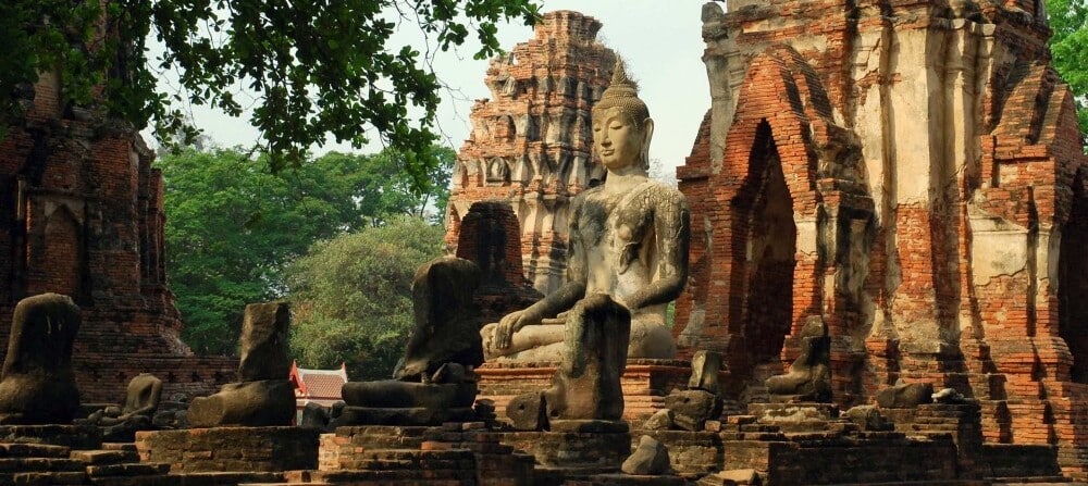 Vestiges de temples boudhistes en bon état de conservation à Ayutthaya