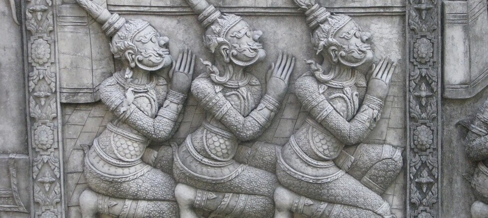 Bas relief sculpté à admirer lors de la visite des temples des anciennes capitales du Siam à Ayutthaya et à Sukhothai