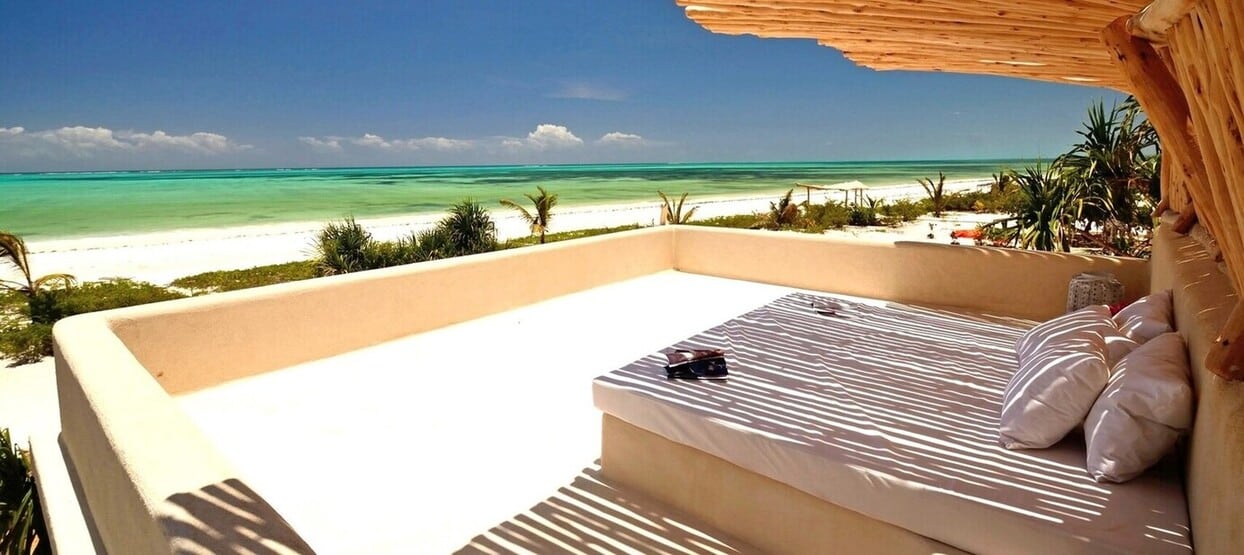Vue imprenable sur l'océan depuis la terrasse d'une villa privée à l'hôtel White Sand Zanzibar