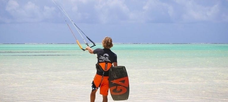 Zanzibar est l'une des meilleures destinations pour le kite surf