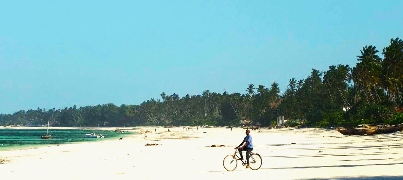 L'immense et interminable plage de Matemwe à Zanzibar