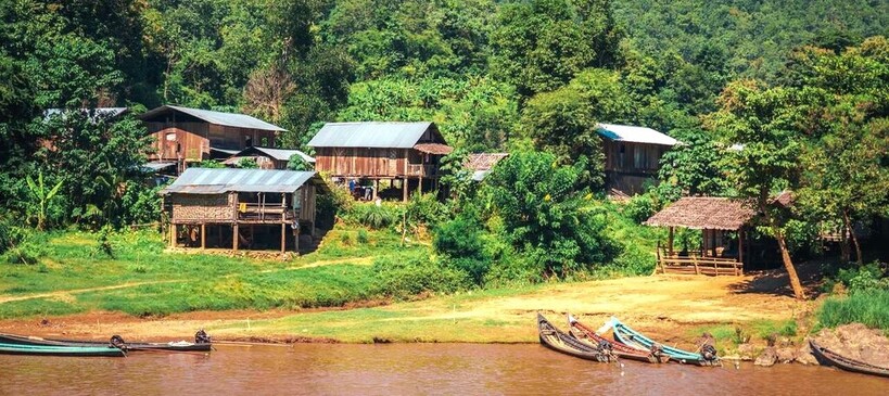 Village de minorités ethniques dans les montagnes du nord-ouest de la Thaïlande